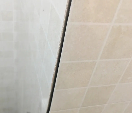 灞桥瓷砖空鼓维修公司分享阳台瓷砖脱落的修复过程可以分为以下几个步骤